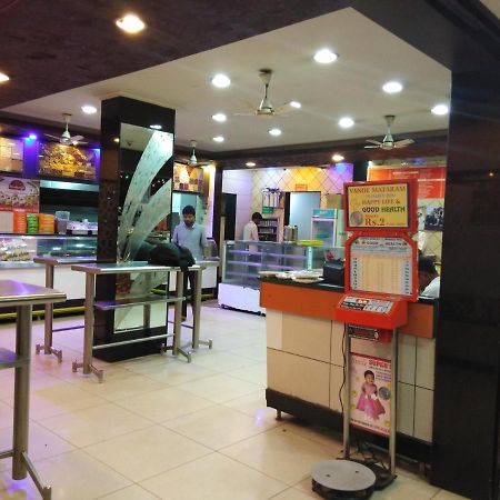 Hotel Vandematharam Бангалор Екстериор снимка